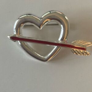 Gerry’s vintage heart arrow pin brooch